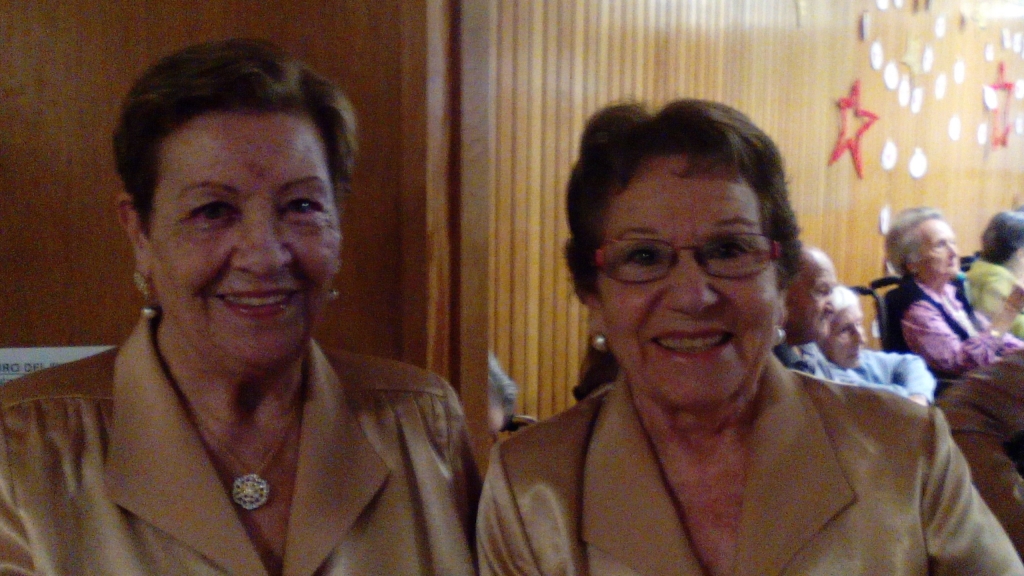 Satur y Ana, componentes de la Rondalla "Voces de Otoño".