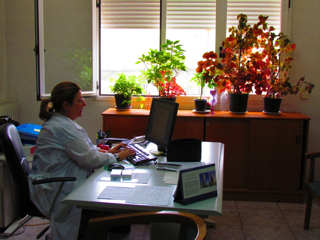 Doña Rosa, una de las doctoras de Residencia San Luis Gonzaga.